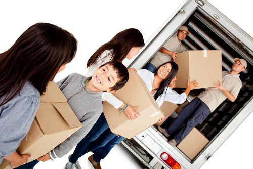 House removalists planning a local move in Elephant and Castle