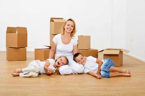 Commercial packing and unpacking service for an Elephant and Castle business